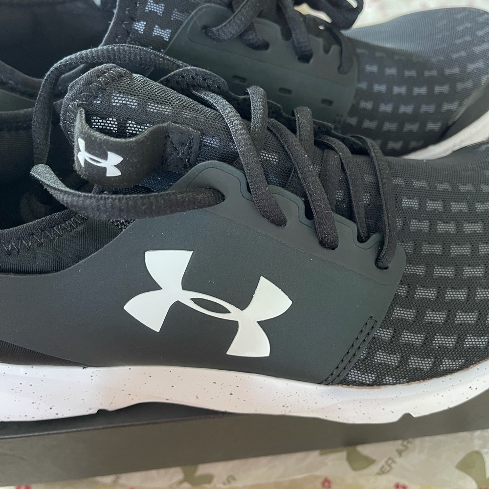 SHOES UNDER ARMOUR